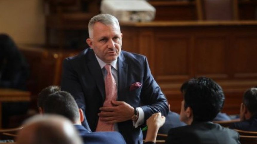 Партиите сядат на масата за преговори броени дни преди третия мандат