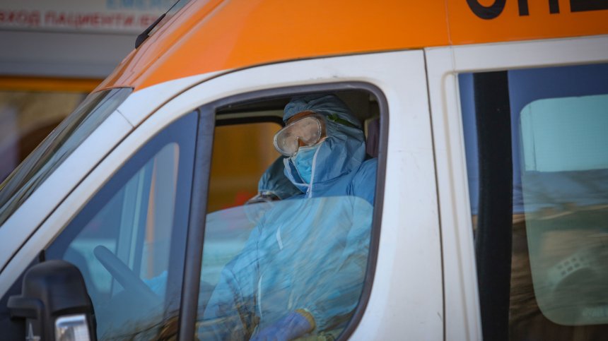 Мъж на 52 г., без придружаващи заболявания, е сред жертвите на Ковид-19