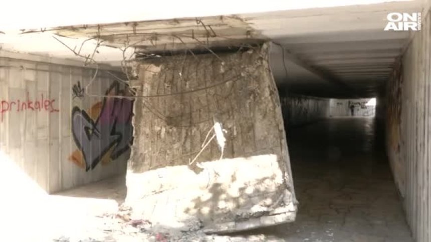 Срути се част от тавана на подлеза на Делфинариума във Варна