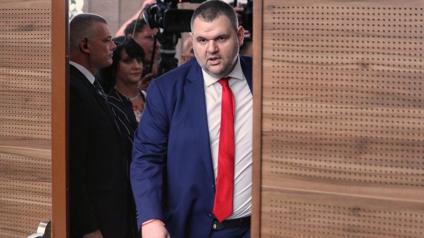 Трусовете в ДПС продължават, Пеевски увери, че партията остава монолитна с Доган