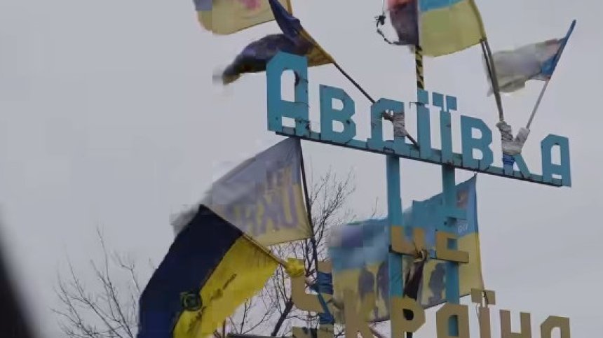 Руските войници в атака - като минаха през Авдеевка 23 пъти атакуваха Мариинка