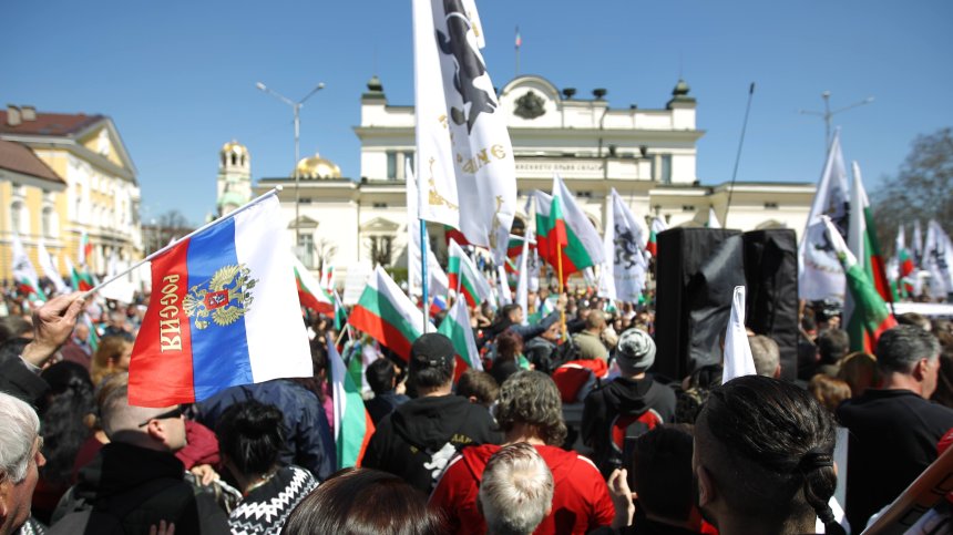 От "Възраждане" протестират пред НС: Нито един български войник и патрон за Украйна