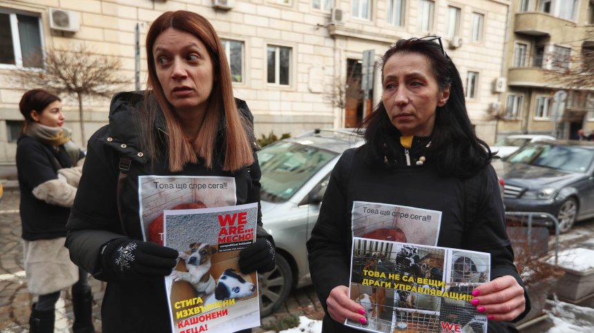 Протест, прекратен прием и искане на оставки: Какво се случва в клиника "Връбница"?