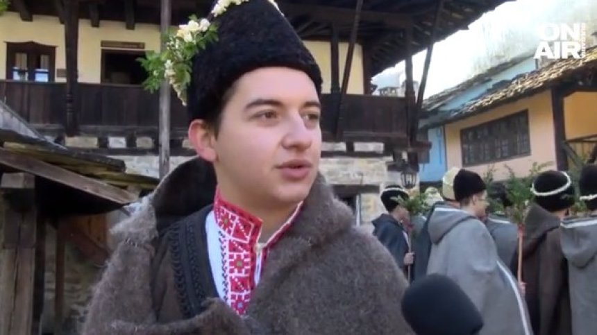 Коледари огласиха Етъра, обичаят въвежда момчетата в мъжеството