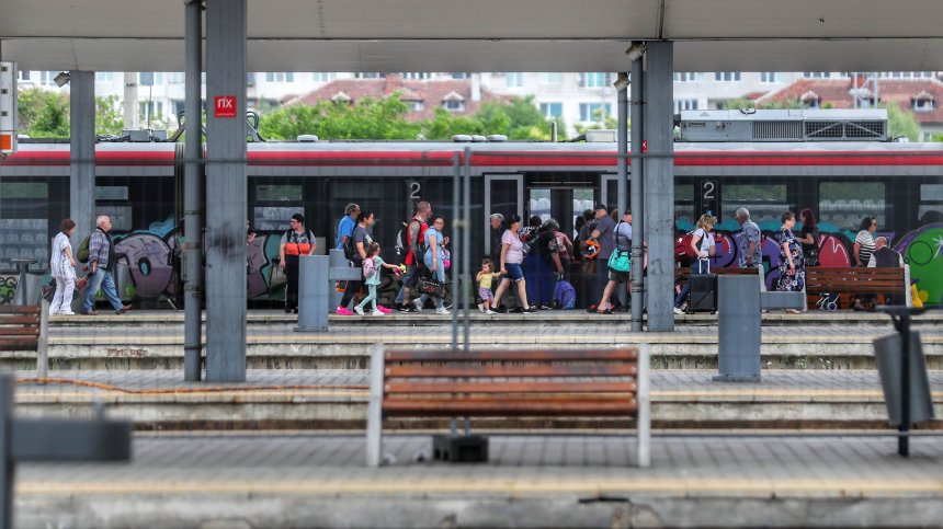 Пускат допълнителен нощен бърз влак София - Бургас - София с един спален вагон