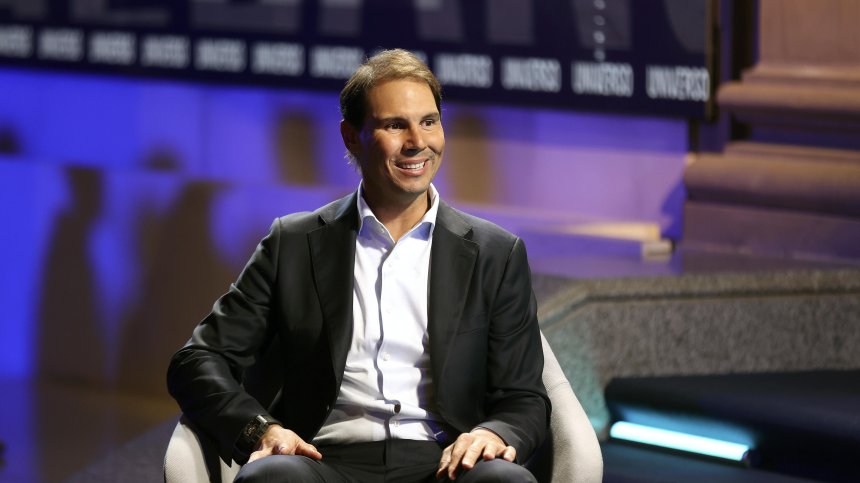 Надал претърпя операция на ръката: "Няма да играя на Australian Open"