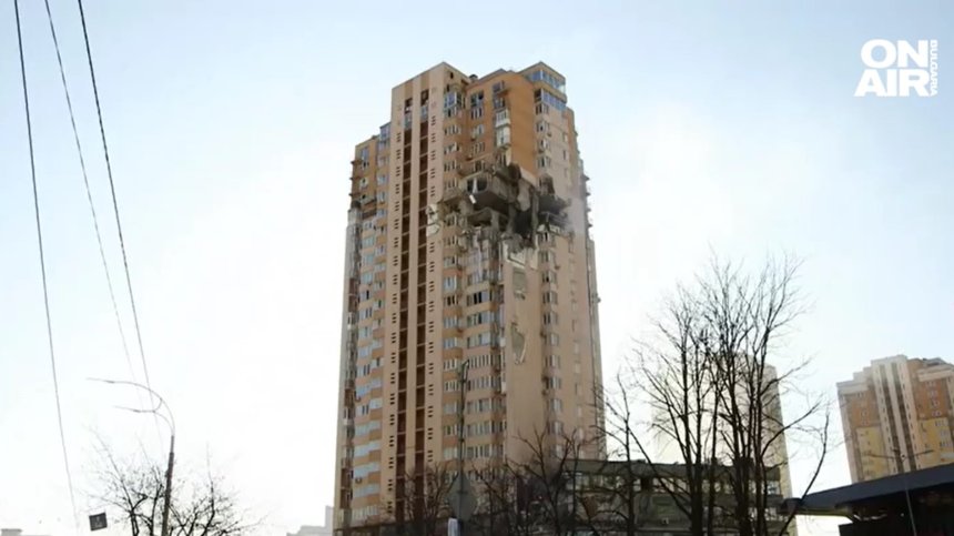 Възстановиха блок в Киев, уцелен от ракета, жител: Живеехме на строежа, никой не се оплака
