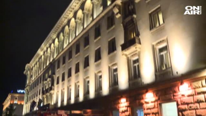 Пожарът в центъра се оказа от ресторант до "Балкан"