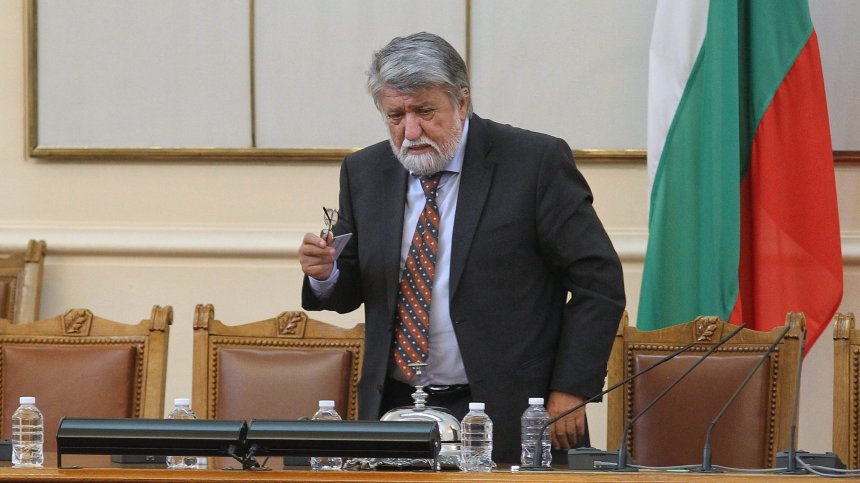 Вежди Рашидов отново е най-възрастният депутат, ще открие първото заседание на 49-ото НС