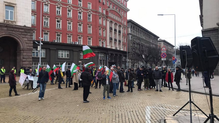 Протест пред Министерския съвет, движението е блокирано