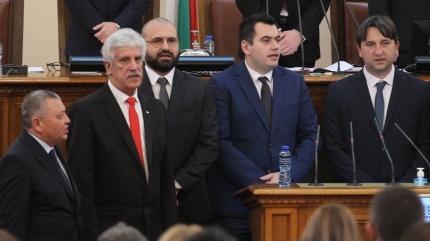 12 нови депутати положиха клетви в парламента (+СНИМКИ)