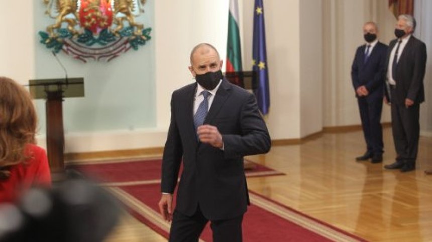 Радев: След като в страна, член на ЕС и НАТО, премиерът спи с пистолет, означава, че има мутри