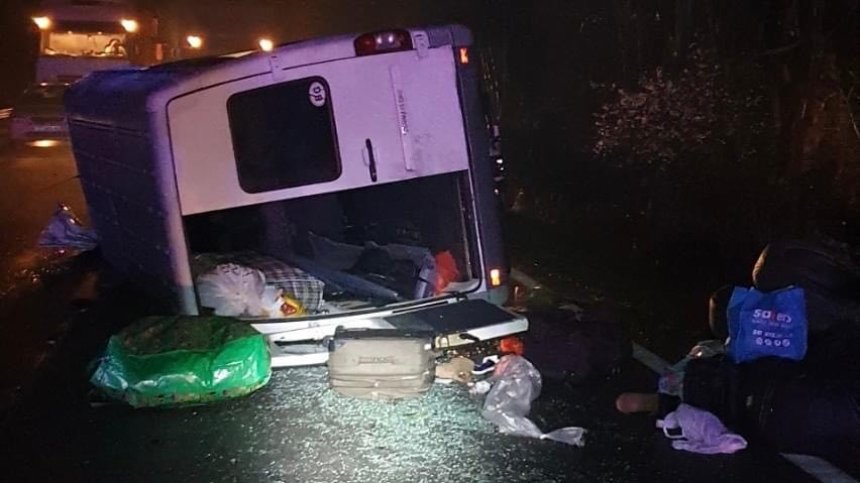 Тежка катастрофа на микробус и джип на Прохода на Републиката, 10 души са в болница