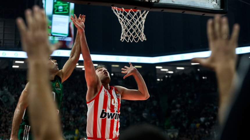 Силен мач за "Олимпиакос" и Александър Везенков в гръцкото първенство