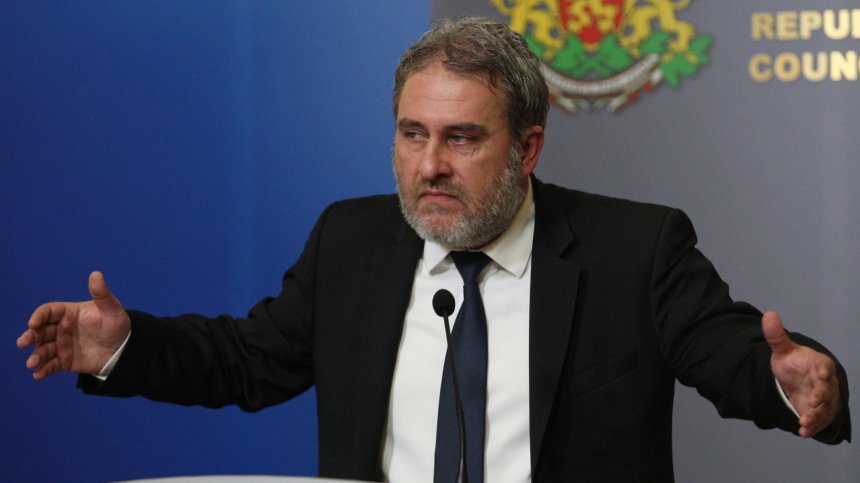 БСП поиска оставката на министър Банов заради директора на БНР