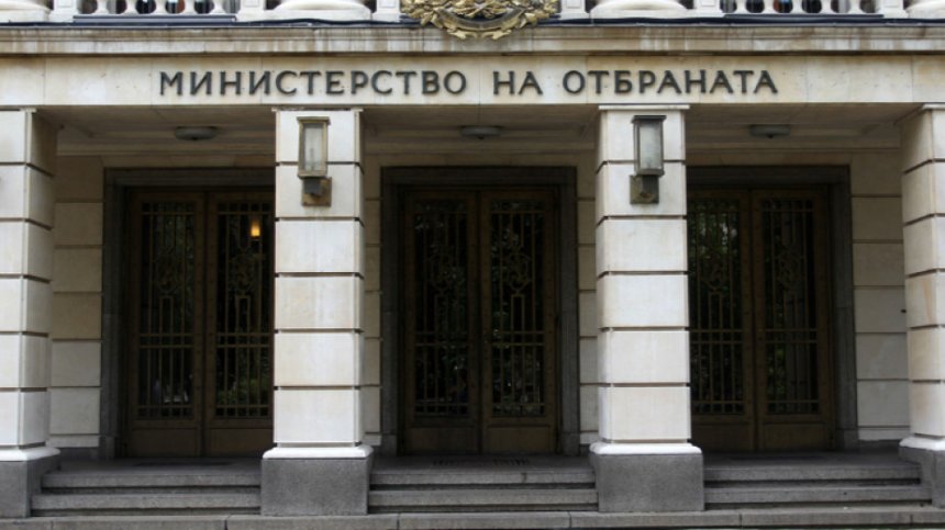 МО: Президентската институция всява страх в обществото и клати правителството