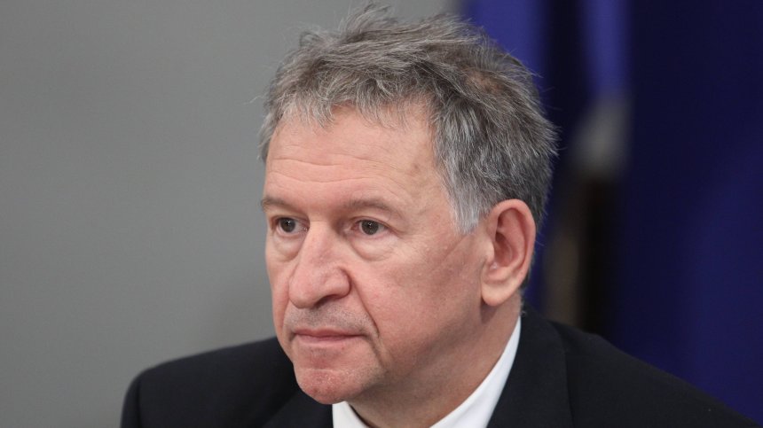 Министър Кацаров: Лошите резултати се дължат на лошото управление на кризата