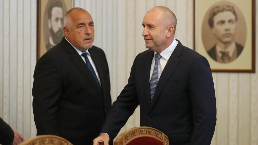 Радев: Борисов капитулира и предава властта на Пеевски