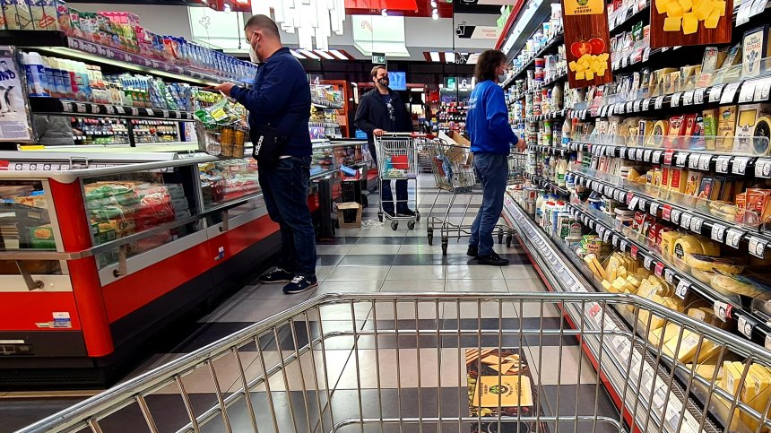 НСИ: Разходите за храна скочиха с 18%, за данъци и осигуровки - с 32%