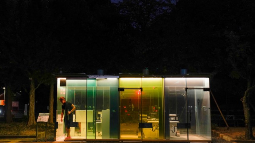 Архитект проектира прозрачни тоалетни от "умно" стъкло в Токио