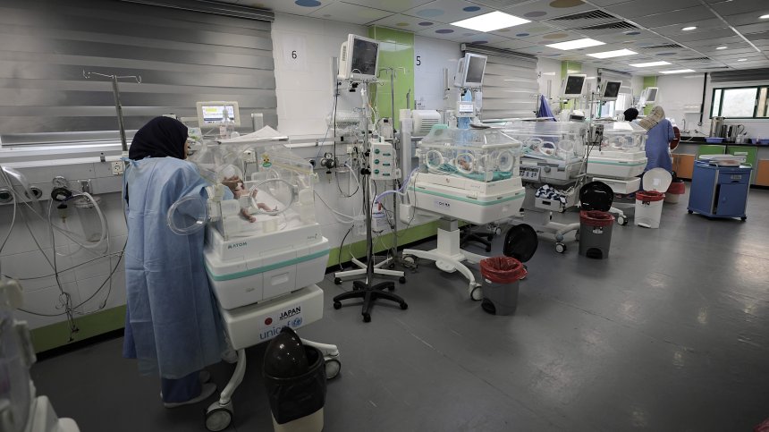 Две недоносени бебета са починали заради спиране на тока в Газа, други 37 са застрашени