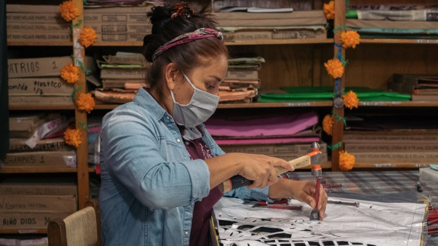 СЗО: Ако няма добра вентилация на помещението на закрито - носете маски