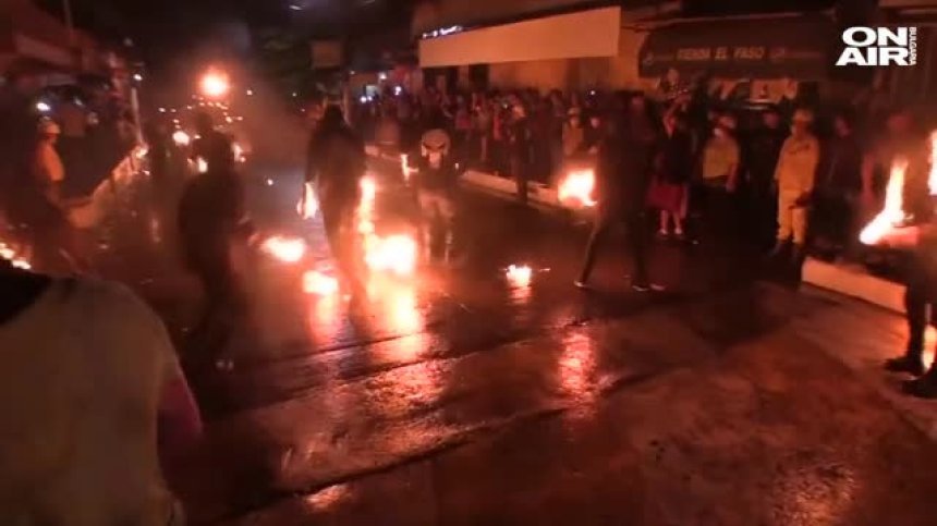 Бой с огнени топки в Ел Салвадор - Буквално!