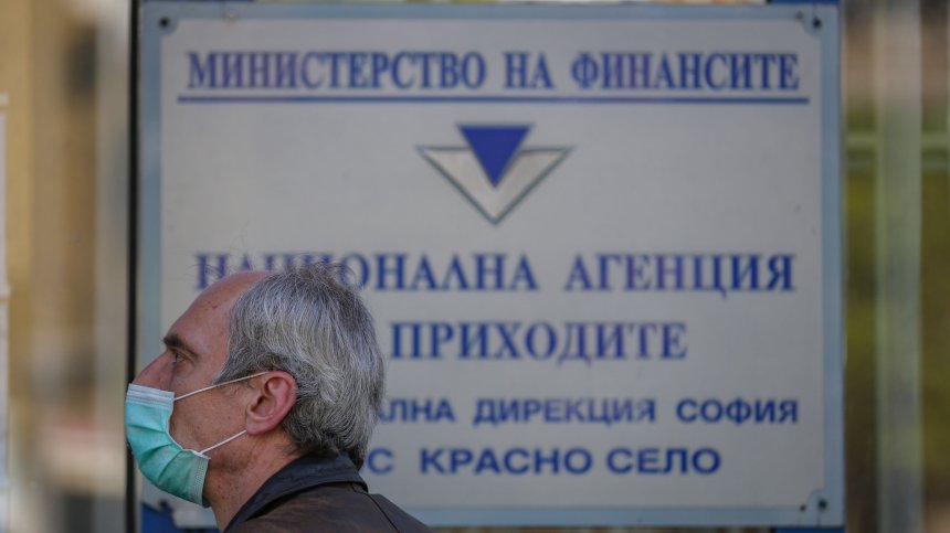 Заплатата в плик "струва" 300 млн. лева годишно на бюджета