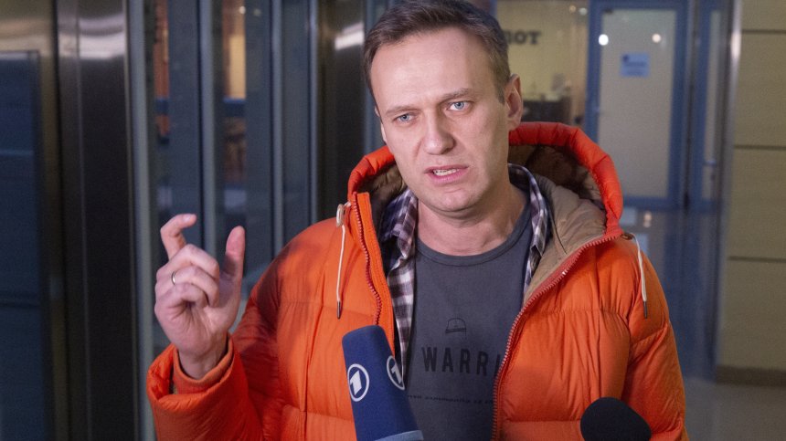 Навални в болница заради токсично отравяне, в кома е