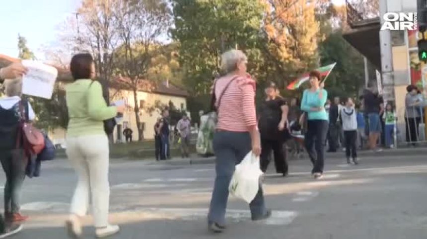 Жители на "Княжево" блокираха булевард заради реверсивното движение