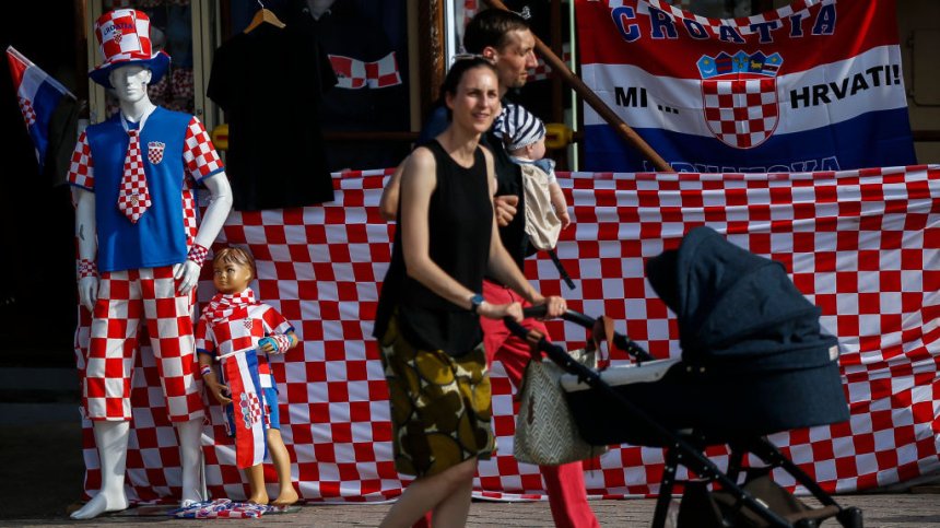 Хърватия след еврото: Всеки пети работи на две места заради цените
