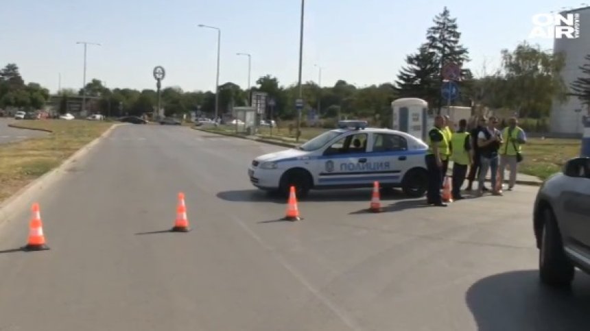 Протест и край "Дунав мост", граждани блокираха движението с коли