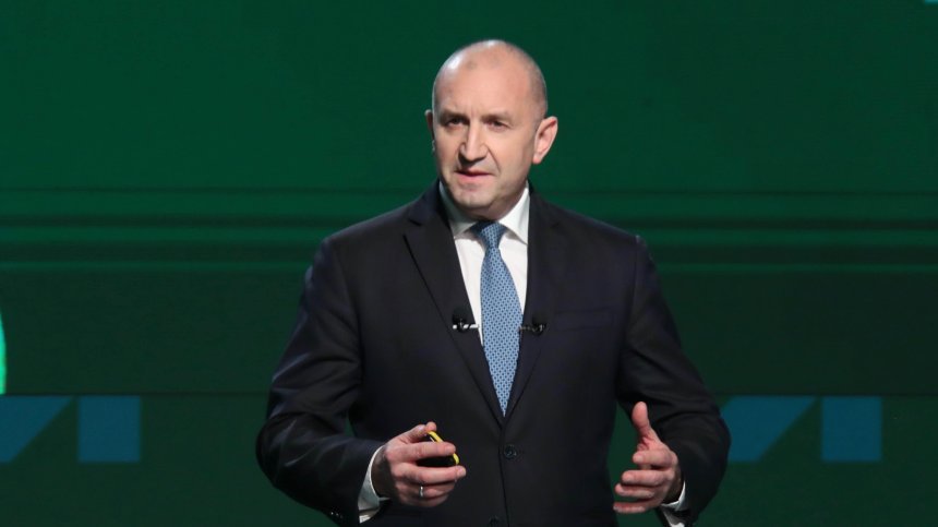 Politico: Победа на Радев може да е проблем за ЕС, короната на Орбан е свободна