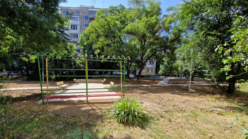 Сигнал в HelpBook за поредната унищожена детска площадка в София