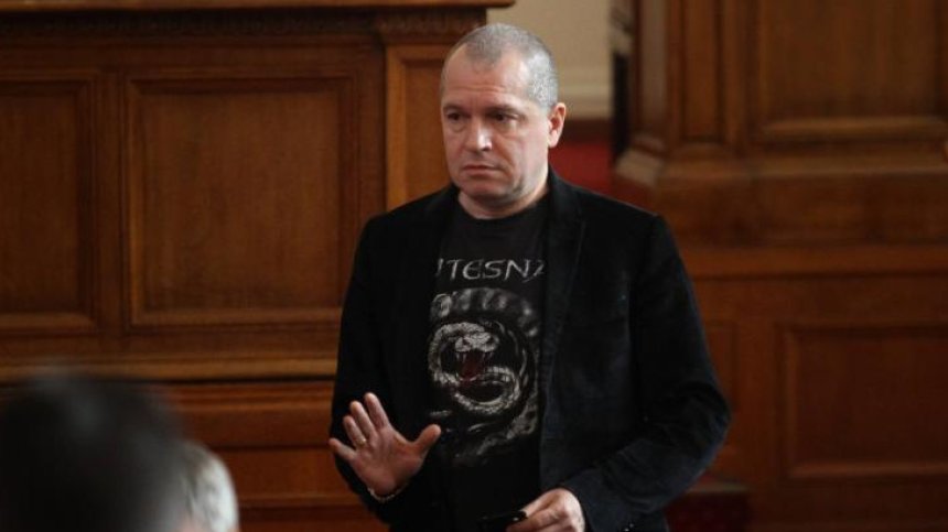 Тошко Йорданов: Спряхме опита на Кирил Петков да си направи бухалка