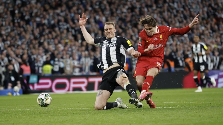 "Нюкасъл" срази "Ливърпул" и триумфира с Карабао Къп