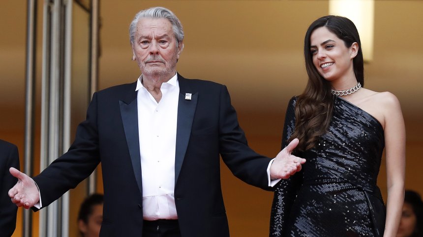 "Най-голямата ми дрога е любовта": Ален Делон си отиде спокойно, но раздиран от скандали