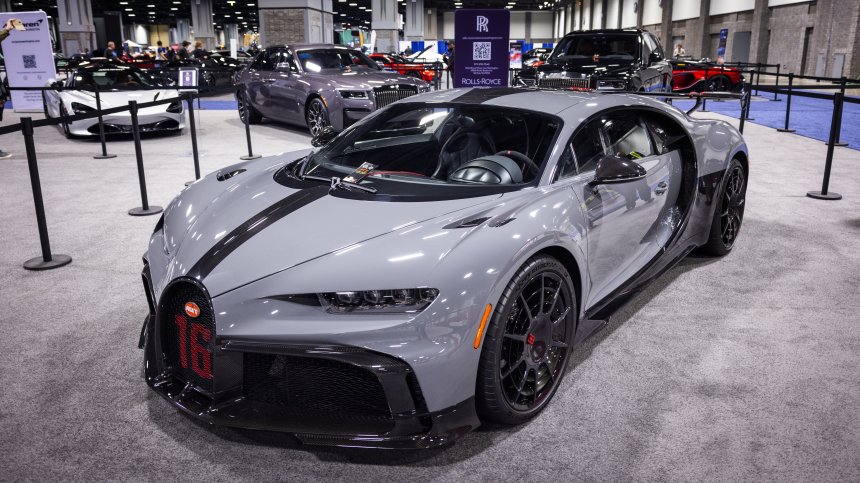 Хиперавтомобилът Bugatti Chiron Super Sport отива на търг за $5 млн.