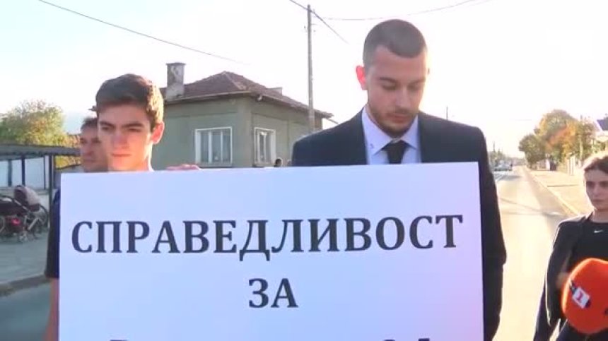 Хората от Братаница блокираха главен път след смъртта на малката Моника