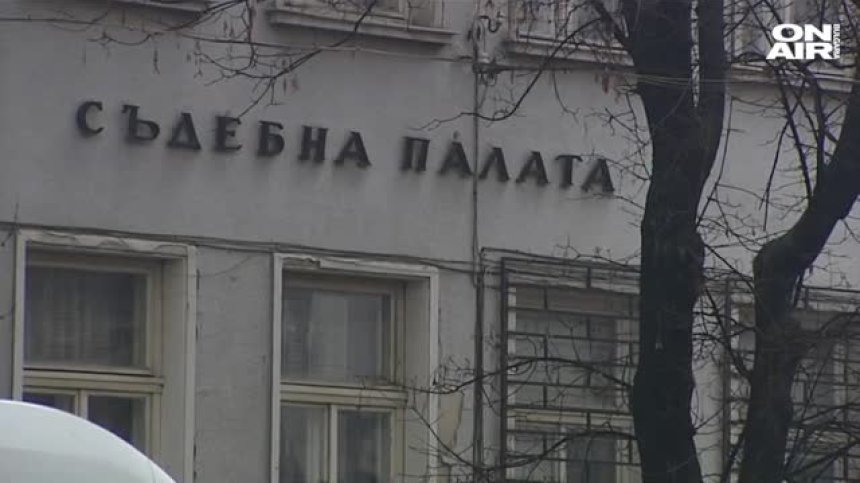 Директорът на гимназия в Ихтиман се сдоби с обвинение за подкуп
