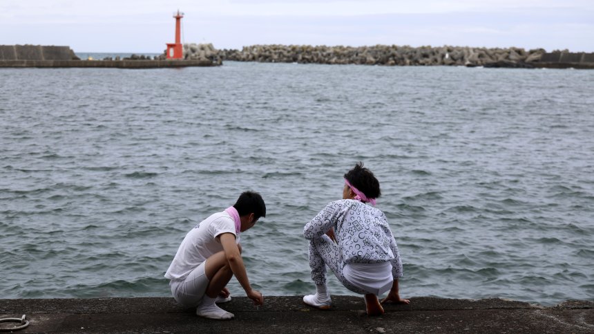 Яхта и товарен кораб се удариха край Япония, търсят оцелели