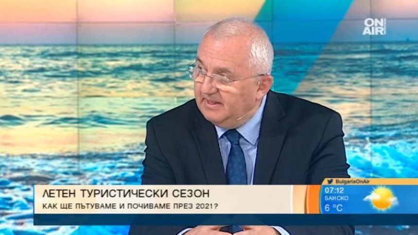 Доц. Драганов: Нуждаем се от списъка на антигенните тестове