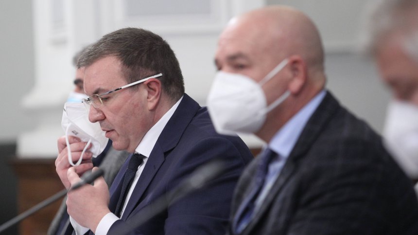 Първо ще ваксинират медиците и служителите на МВР на първа линия