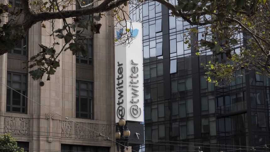 Moody's прати кредитния рейтинг на Twitter в "територията на боклук"