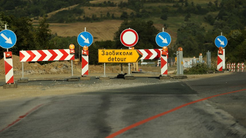 Министър Шишков инспектира изграждането на скоростния път Видин - Ботевград