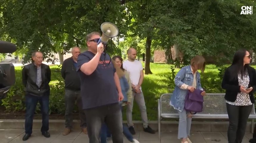 Жители на квартал "Горубляне" протестираха пред Столичната община