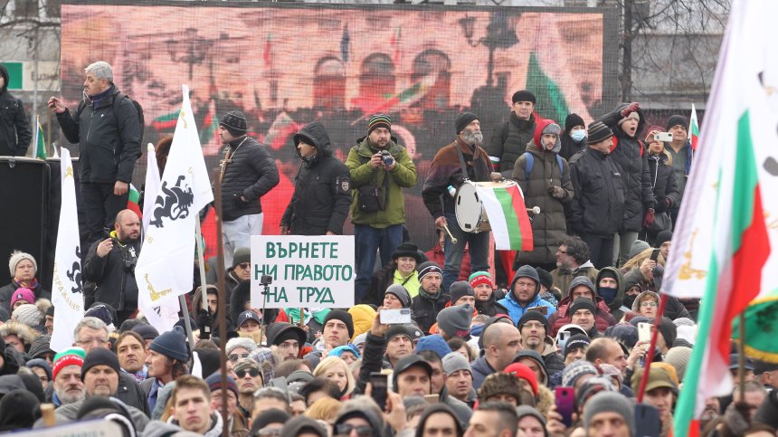 Срещата между премиера Петков и протестиращите е под въпрос