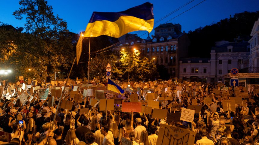 Протести в Киев: Федоров атакува Сирски, Зеленски обеща нови решения