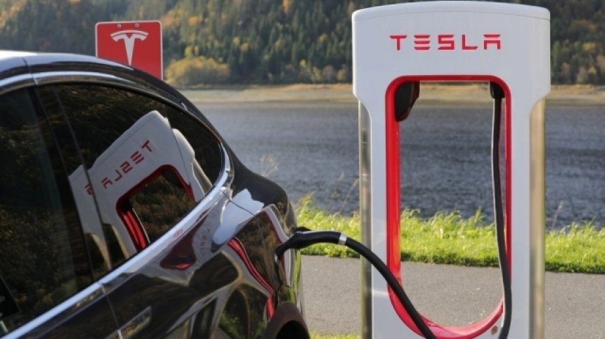 Tesla съкращава 7% от работниците си
