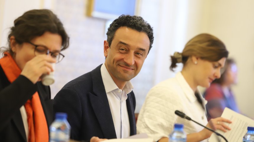 Лорер: Войната в Украйна не предизвика щети за българската икономика